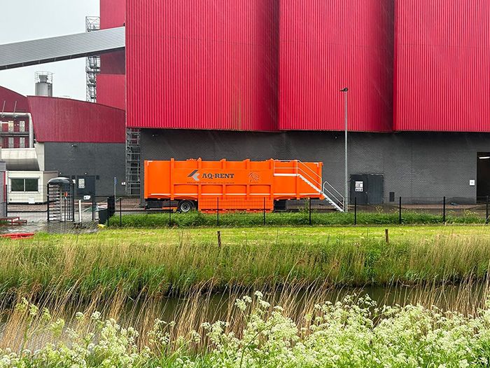 Flexible solution for the temporary storage of liquids or hazardous substances